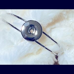 Cuff style snap bracelet